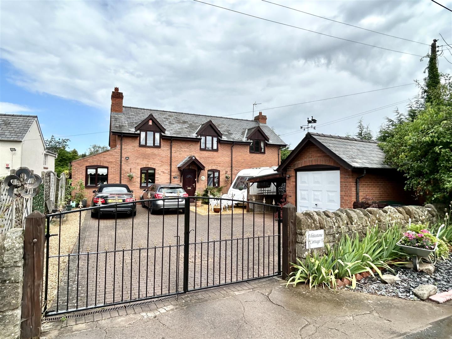 WHITESTONE, HEREFORD Trivett Hicks